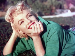 7 Rahasia Kecantikan Sang Bombshell Marilyn Monroe, Nomor 5 Paling Aneh