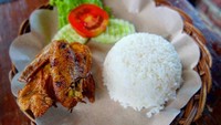 Sederhana, tapi seporsi nasi putih dan bebek goreng unggahan bebekseuhah ini kelihatan nikmat. Kalau pake sambel, pasti makin sedap. Foto: Instagram bebekseuhah
