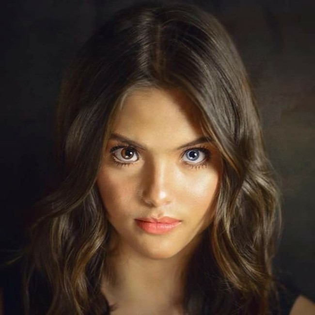 Remaja berusia 14 tahun ini tak hanya memiliki paras yang rupawan, tapi juga memiliki otak cerdas. Foto: Facebook