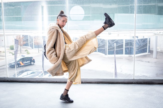 Harga mahal dari merek fashion streetwear dunia seperti Supreme atau Yeezy justru membuat brand-brand berikut ini digilai kaum hypebeast, atau mereka yang sangat terobsesi dengan merek fashion kekinian.    Kebanyakan brand ini menjual produk dengan harga tinggi dan sangat eksklusif. Alhasil, barang-barang preloved pun bisa dihargai tinggi karena begitu banyaknya permintaan, namun kuantitas terbatas. Bagi kamu yang mengaku hypebeast, sudah punya barang dari brand berikut ini? Foto: Getty Images