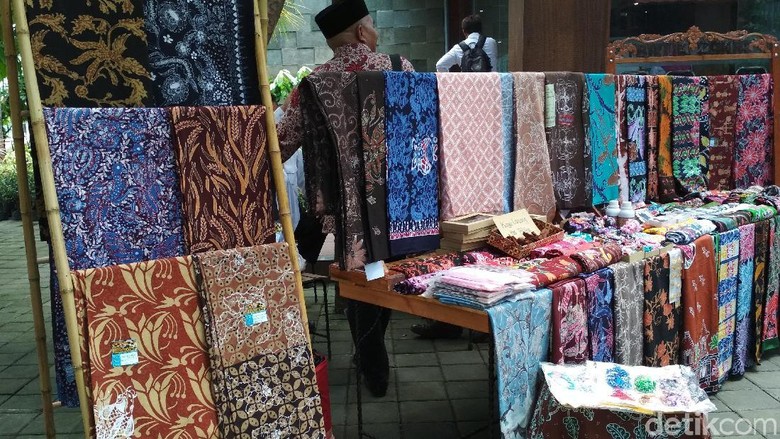 Beragam Motif Batik Blitar Ini Tembus Mancanegara Beragam Motif Batik Blitar Ini Tembus Mancanegara