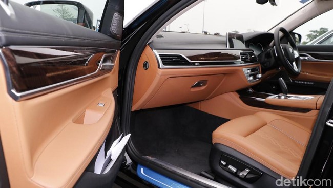 Galaknya Mobil Listrik nan Mewah BMW