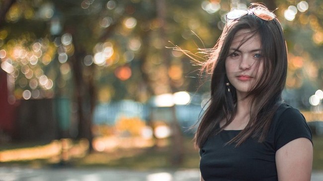 Julia memiliki banyak koleksi piala, medali, dan sertifikat yang ia dapatkan dari memenangkan kontes akademis dan kompetisi bakat lainnya. Foto: Facebook