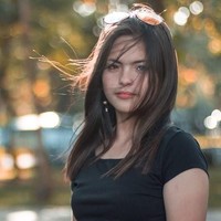 Julia memiliki banyak koleksi piala, medali, dan sertifikat yang ia dapatkan dari memenangkan kontes akademis dan kompetisi bakat lainnya. Foto: Facebook