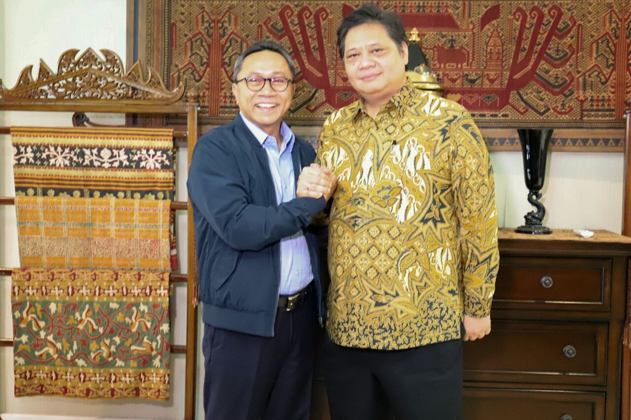 Airlangga Hartarto dan Zulkifli Hasan salam komando