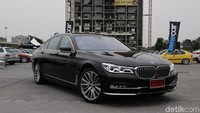Saat mengunjungi Bangkok, Thailand, detikOto berkesempatan untuk menjajal BMW Seri 7 plug-in hybrid ini di Bangkok. detikOto mencobanya berkeliling kota Bangkok di akhir pekan. Foto: Rangga Rahadiansyah