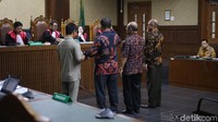 Kedua politikus tersebut adalah Melki Laka Lena selaku Ketua DPD I Golkar NTT dan Freddy Latumahina selaku Ketua Bidang Organisasi dan Daerah Golkar. Selain itu, ada 1 ahli yang turut dipanggil yaitu Dian Puji Simatupang sebagai ahli hukum keuangan serta seorang lagi dari DPR yaitu Kadir Johnson Rajagukguk sebagai Kepala Badan Keahlian DPR.