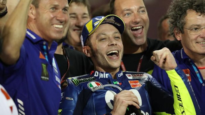 Podium MotoGP Qatar adalah bukti Rossi pantas dapat kontrak baru (REUTERS/Ibraheem Al Omari) Podium MotoGP Qatar adalah bukti Rossi pantas dapat kontrak baru (REUTERS/Ibraheem Al Omari)