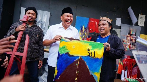 Oded-Yana Pede Dapat Dukungan Boyband Hingga Seniman Braga