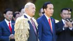 Momen Adu Hidung Jokowi dengan Tetua Suku Selandia Baru