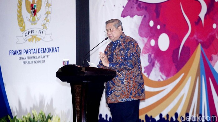 Ketum Partai Demokrat Susilo Bambang Yudhoyono sambangi DPR untuk menghadiri acara Hari Perempuan Internasional yang digelar Fraksi Demokrat.
