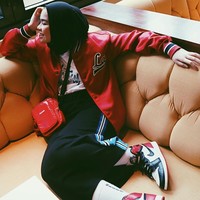 Berhijab bukan halangan bagi Sivia Azizah tampil keren dengan gaya hypebeast. Foto: Dok. Instagram