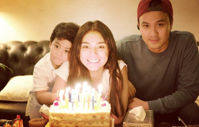 Thalita Latief menggugat cerai Dennis Lyla setelah 10 tahun menikah. Sering cekcok menjadi salah satu penyebab ia memutuskan bercerai dari pria yang sudah memberinya satu putra itu. Sebelum gugatan cerai, keduanya diketahui pisah rumah selama tiga tahun. Foto: Instagram