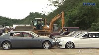 Mobil-mobil mewah digilas oleh alat berat. Foto: Facebook RTVM