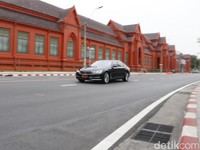 Galaknya Mobil Listrik nan Mewah BMW