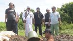 Tegarnya Opick Antar Istri Kedua ke Peristirahatan Terakhir