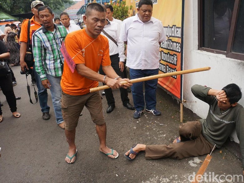 Kejiwaan Normal, Pelaku Rekonstruksi Pembunuhan Ustaz Prawoto Kejiwaan Normal, Pelaku Rekonstruksi Pembunuhan Ustaz Prawoto