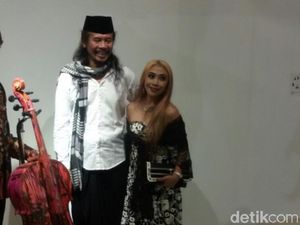 Kolaborasi dengan Nasirun, Trie Utami Pamerkan Lukisan di Yogya