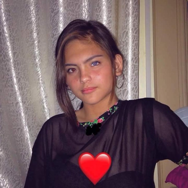 Memiliki dua warna mata berbeda ini pun membuat Julia banyak dikagumi oleh penggemar. Foto: Facebook