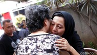 Sang putri, Ayumi tampak menyambut saudara hingga kerabat yang datang. Pool/Palevi S/detikFoto.
