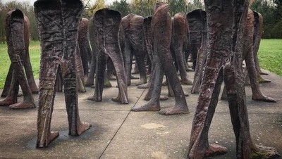Foto: Patung Tanpa Kepala di Polandia, Unik atau Seram?