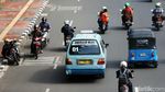 Bandel! Pemotor Ini Tak Pakai Helm dan Nekat Lawan Arus