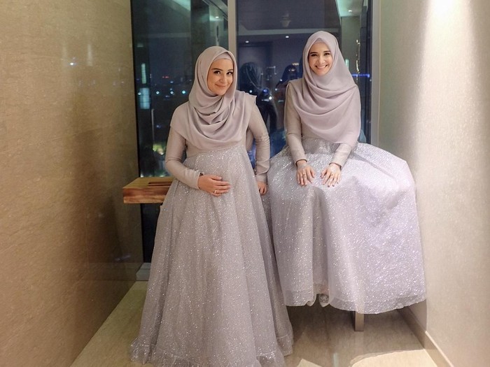 Inspirasi Baju  Bridesmaid Hijab Ala Zaskia  Sungkar  dan 