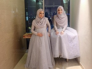 Inspirasi Baju Bridesmaid Hijab Ala Zaskia Sungkar dan Shireen Sungkar