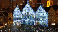Gedung-gedung itu juga dihiasi dengan berbagai macam tulisan yang juga warna-warni. REUTERS/Kai Pfaffenbach.