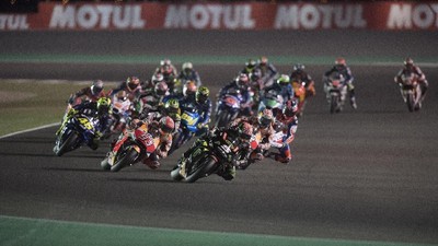 Foto: Dovizioso Menangi MotoGP Qatar yang Ketat