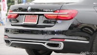 Bagian belakang BMW Seri 7 Plug-In Hybrid. Foto: Rangga Rahadiansyah