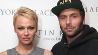 Pamela Anderson menikahi Rick Salomon pada 2007 sampai 2008. Pada tahun 2014 ia kembali menikahi mantan suaminya tersebut. Foto: Getty Images