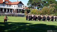 Presiden Jokowi dan rombongan juga diperlihatkan dengan tarian khas suku di Selandia Baru. Kegiatan ini berlangsung di halaman Government House, Wellington. (Laily Rachev-Biro Pers Setpres)