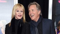 Melanie Griffith menikah dengan Don Johnson selama enam bulan pada 1976. Hampir 13 tahun kemudian mereka kembali menikah seiring dengan lahirnya Dakota Johnson. Pernikahan kedua ini bertahan dari 1989 sampai 1996. Foto: Getty Images