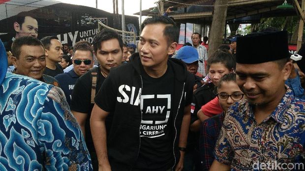Guru Honorer Cirebon Ini Curhat ke AHY