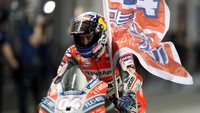 Sementara untuk Dovizioso, kemenangan ini menandai awal bagusnya dalam misi kembali bertarung untuk gelar juara dunia. Musim lalu dia harus mengakui kemenangan Marquez. Puaskah Anda dengan balapan pertama musim ini? (Foto: Ibraheem Al Omari/REUTERS)
