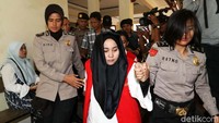 Anniesa Hasibuan tiba di PN Depok untuk menjalani sidang lanjutan.