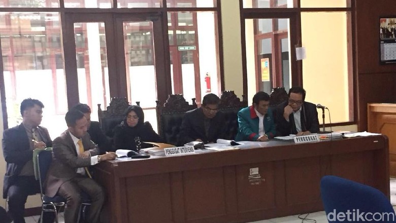 Rhoma dan Ketum PAN Hadiri Sidang Gugatan Partai Idaman di PTUN Rhoma dan Ketum PAN Hadiri Sidang Gugatan Partai Idaman di PTUN