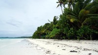 Inilah Pantai Ngurbloat yang berlokasi di Desa Ngilngof, Maluku Tenggara. Pantai ini disebut-sebut punya pasir terhalus sedunia. (Wahyu/detikTravel)