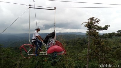 Foto: Naik Becak Terbang Yuk!