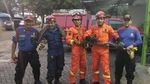 Detik-detik Ular Sanca 4 Meter Ditangkap di RM Padang