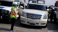 Selain mobil, Latif juga gemar menunggangi motor. Terbukti dari sitaan KPK ada motor-motor dengan banderol harga fantastis karena memang bukan motor pada umumnya yang sering kita temui di jalanan Tanah Air.