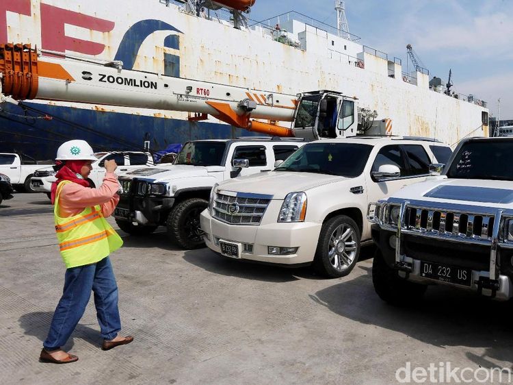 Koleksi Mobil Mewah Bupati Abdul Latif yang Disita KPK
