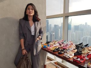 12 Gaya Dian Sastrowardoyo Pakai Koleksi Tas yang Mencapai Rp 1 Miliar