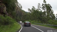 Perjalanan begitu terkesan dengan mengendarai mobil sport BMW 520i Luxury kali ini, bisa dilihat dari jarak yang mencapai kurang lebih 900 km atau jarak tempuh Jakarta-Surabaya. Foto: M luthfi Andika
