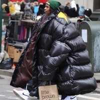 Tidak ketinggalan ayah dari bayi Kylie, Travis Scott, yang terlihat separti balon udara berjalan. (Foto: Instagram/@itsmaymemes)