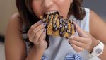 10 Foto Ini Bukti Selebgram Rachel Goddard Doyan Banget Makan