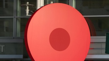 Geolokasi. Geolokasi memungkinkan smartphone melacak koordinat GPS di mana pun Anda berada. Memang keren terlihat di suatu tepat, namun Anda tidak pernah tahu jika ada orang jahat mengintai memanfaatkan fitur ini untuk mendatangi Anda. Foto: Getty Images