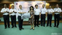 Bank Mandiri menerbitkan kartu kredit corporate card untuk membantu transaksi belanja satuan kerja Kemenhub. Selain kemudahan transaksi, corporate card Bank Mandiri juga memberikan fasilitas dedicated corporate team, travel and accident insurance, lounge di bandara di Indonesia, penyesuaian besaran limit kartu sesuai kebutuhan, penyajian data tagihan dalam bentuk grup atau individual, serta penerapan data sesuai Good Corporate Governance (GCG).