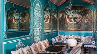 Kami sengaja merancang bar ini dengan penuh motif dan warna yang cerah dan cantik, ditemani desain klasik untuk memahami keindahannya, ungkap Miolini selaku salah pemilik Bar Palladio. Foto: Istimewa